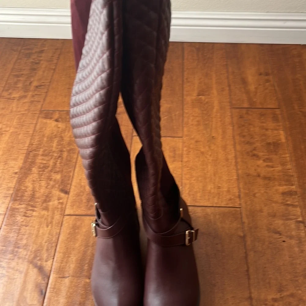 Annabeth Quilted Flat Boots Size 9